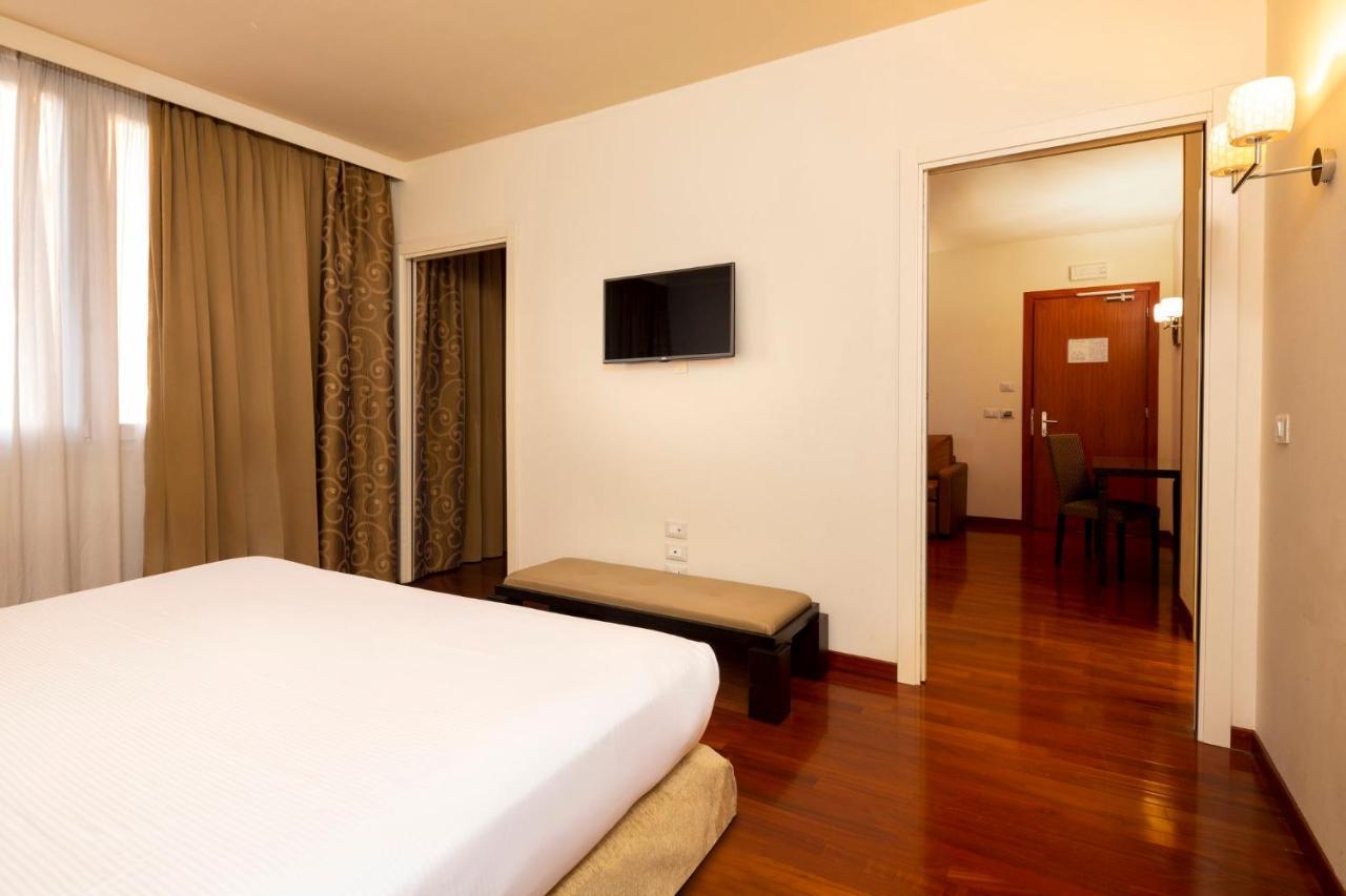 Crowne Plaza Venice East By Ihg 4*
