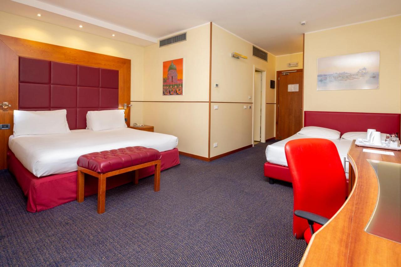 Crowne Plaza Venice East By Ihg 4*